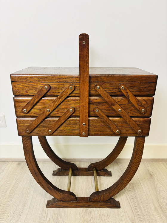 Image 1 of Boîte à couture/armoire à couture vintage en bois avec pieds 50-60
