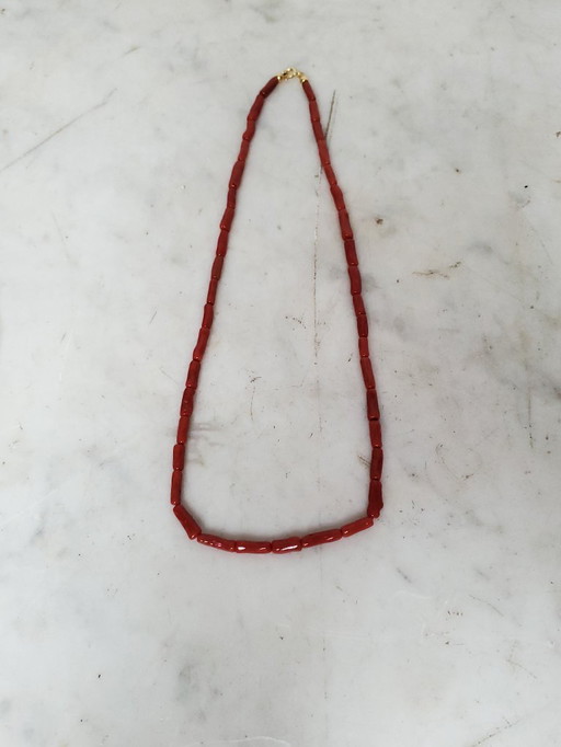 Schmuck – Halskette aus blutroter Koralle. (Ref. 4045)