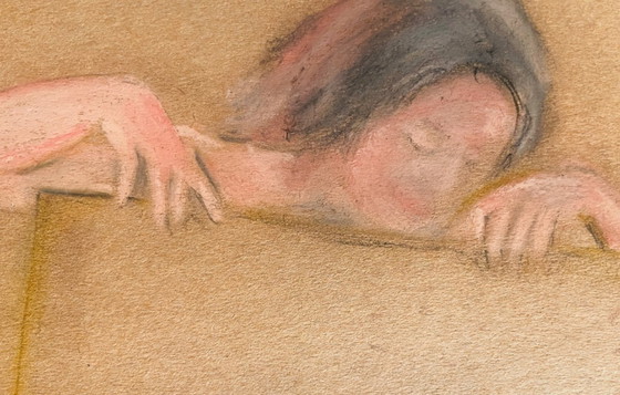 Image 1 of Tableau pastel signé sur papier ancien « modèle féminin dans l’atelier »