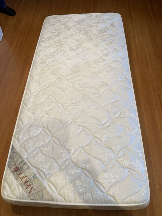 Image 1 of Dos colchones con sistema de muelles interiores Bonell