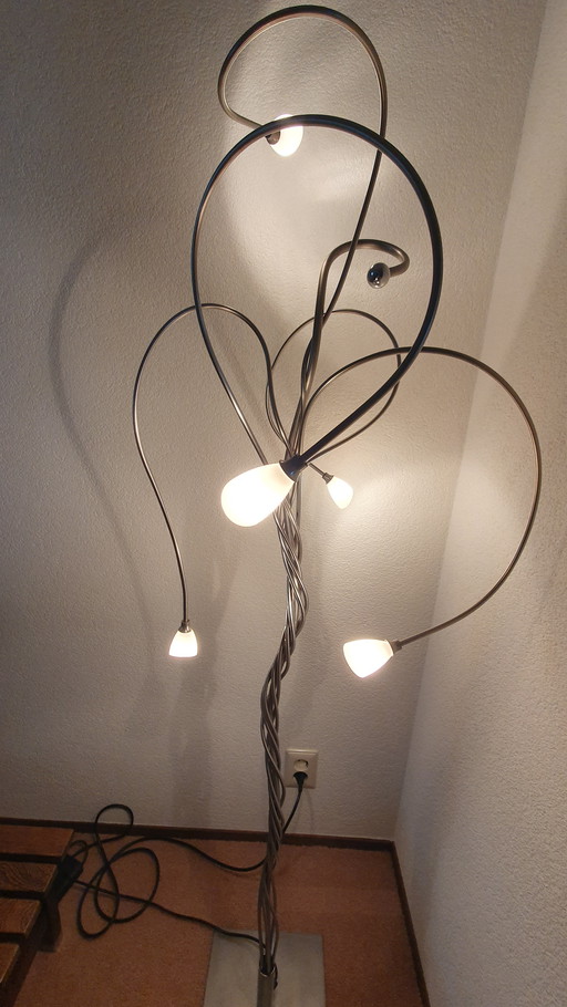 Standing lamp with cups