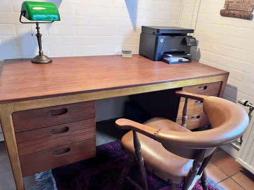 Vintage teakhouten bureau met 6 lades