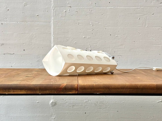 Image 1 of Lampe de table design à structure perforée, signée NIMEX, datant de 2001.