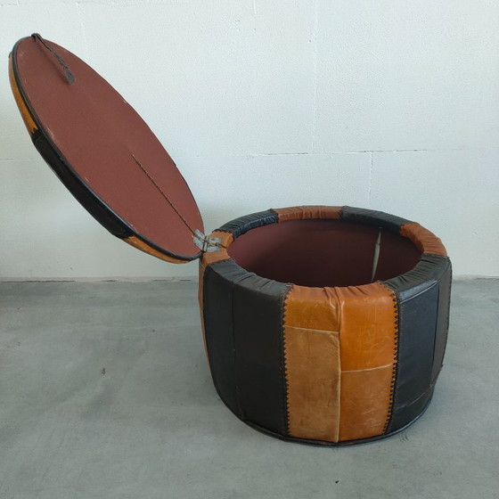 Image 1 of Pouf brocante d'epoca con patta di contenimento/ripostiglio.