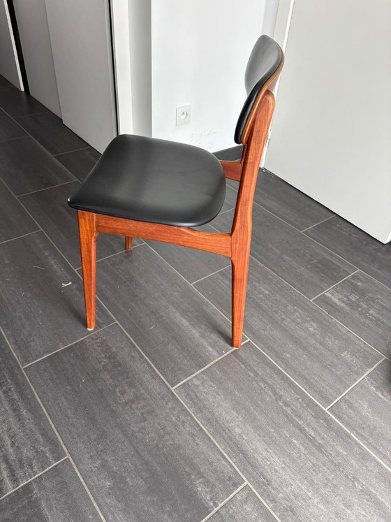 Danish Midcentury - 6 Dining chairs in Wood and Black Skai Finish (photo 3 of 6)