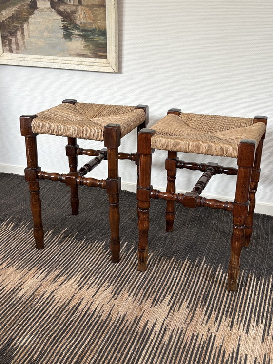 Image 1 of Antikes Hocker-Set aus Walnussholz mit Sitzfläche aus Papierstroh, Höhe 45 cm