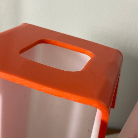 Image 1 of Coppia di applique da parete in plexiglass arancione degli anni '70