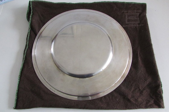 Image 1 of Un plato base plateado de la marca francesa Christofle.