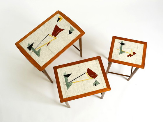 Image 1 of Originale set di 3 tavolini da nido in teak del Mid Century Modern con superfici in formica colorata