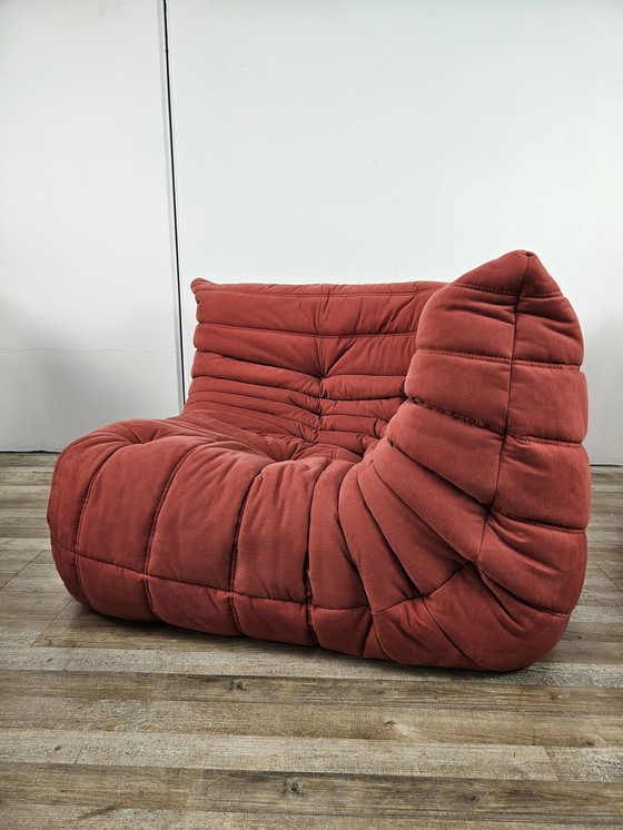 Image 1 of Togo Sofa van Michel Ducaroy voor Ligne Roset in rode stof