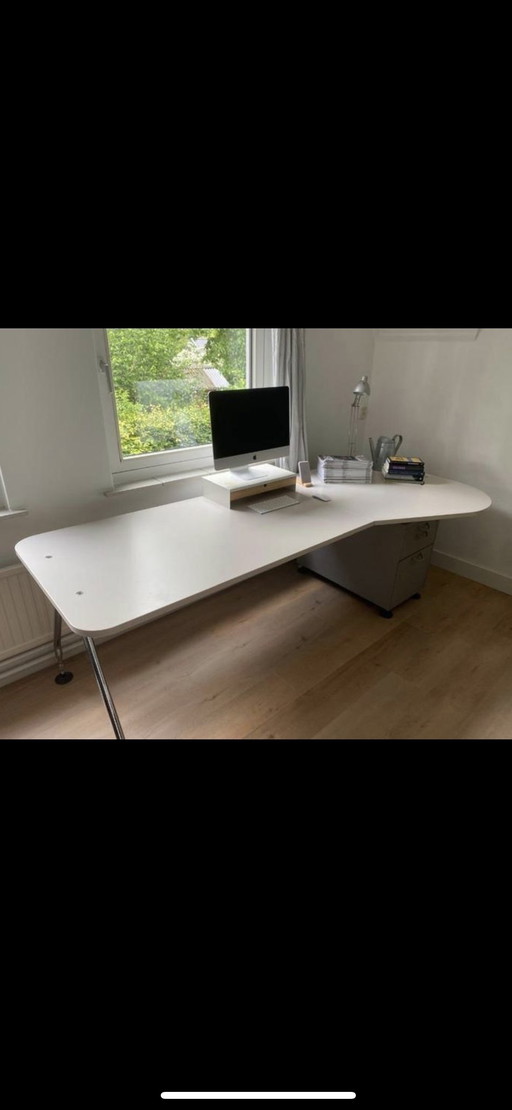 Agence VITRA adhoc