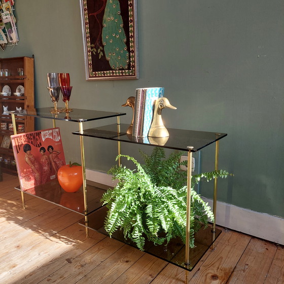 Image 1 of Vintage rookglas bijzettafel Hollywood Regency 