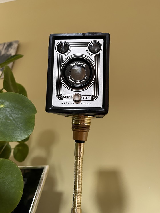 Image 1 of Unique vintage box camera lamp on a ‘golden’ lamp base