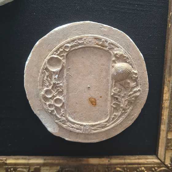 Image 1 of Tirages en plâtre anciens dans un cadre ancien, vers 1900