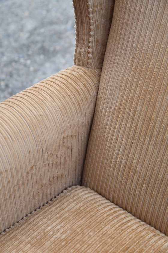 Image 1 of Fauteuil d'oreille confortable. Entièrement restauré avec une côte de chameau.