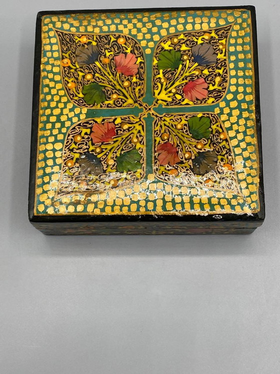 Antique Lacquered Wooden Box – Polychrome and Gilded Floral Design – Handmade, circa – Decorative Objects (photo 2 of 6)