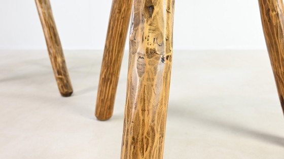 Image 1 of Paar primitive Dreibein-Tische. Frankreich, ca. 1940.