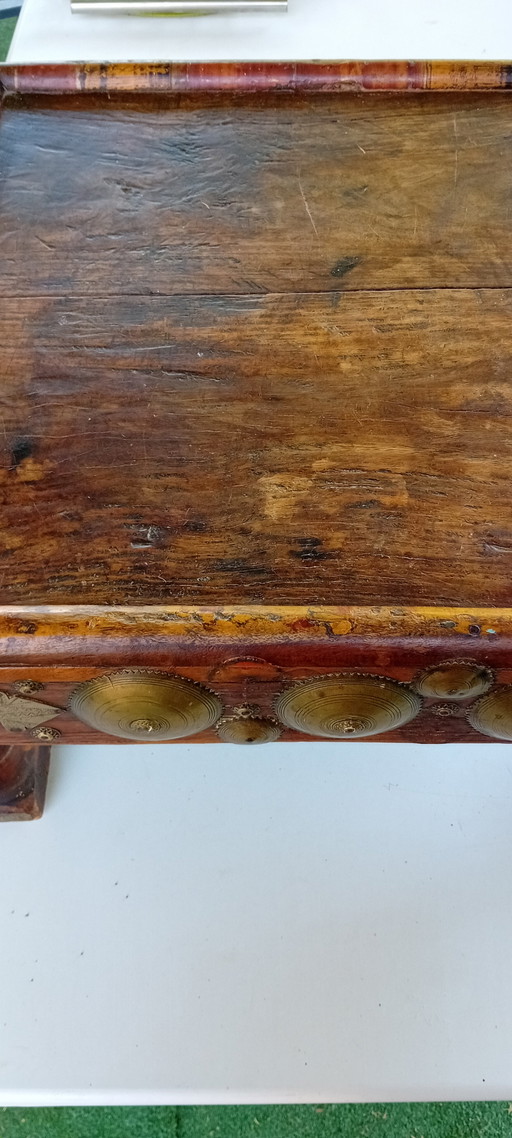 Authentic 19th century Rajasthani Bajot devotional table. – decoratieve objecten, Other, Wood