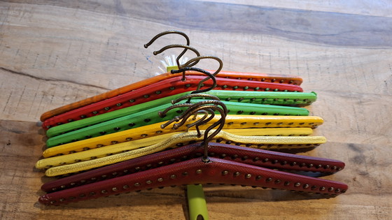 Image 1 of Vintage kledinghangers van skai met metalen studs uit de jaren 50/60diverse kleuren 