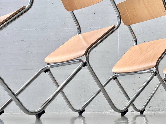 Image 1 of Juego de 4 sillas voladizas Thonet S43 de Mart Stam, fabricadas con tubos de acero cromado y madera contrachapada de haya.
