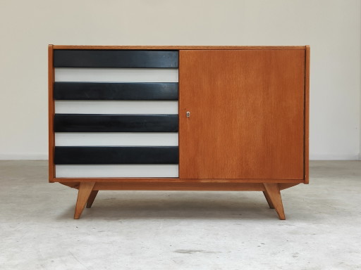 Buffet U458 par Jiri Jiroutek pour Interier Praha 1960