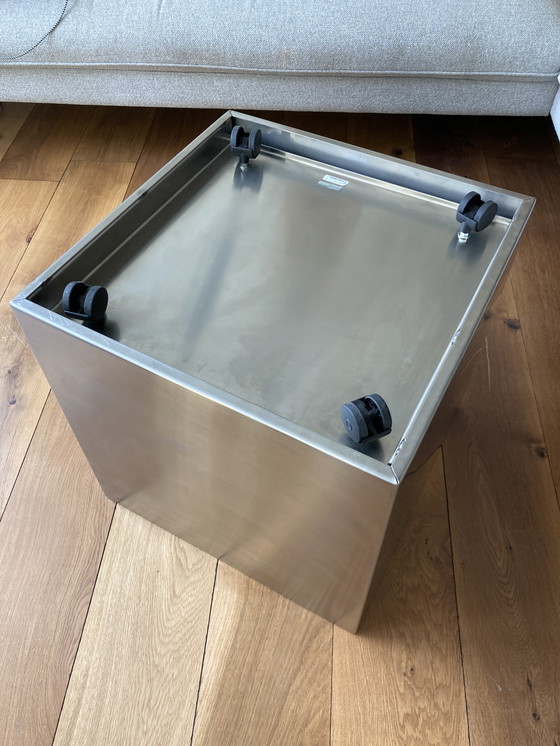 Image 1 of Tavolino mobile Casamilano cubo acciaio inox 48x48x48