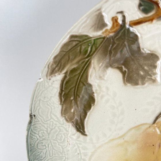Image 1 of Set aus 4 KG St. Clément Barbotine Obsttellern (Kirsche, Mirabelle, Traube, Birne), Ende des 19. bis Anfang des 20. Jahrhunderts