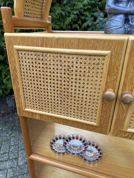 Image 1 of Houten rotan kast vintage boogdesign