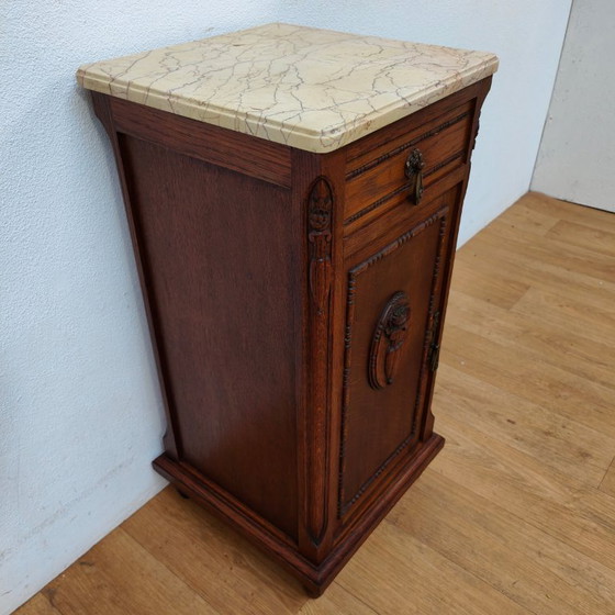 Image 1 of Comodino antico vintage con piano in marmo