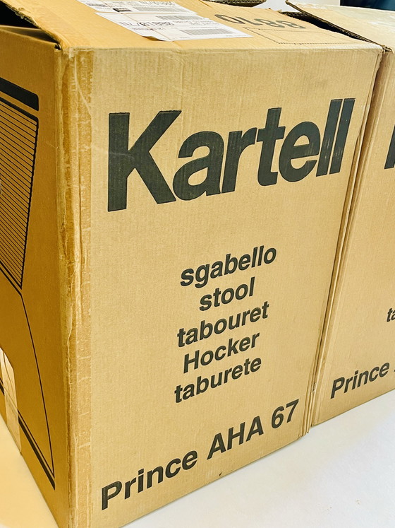 Image 1 of Kartell - Philippe Starck - Ensemble de 2 tabourets/tables d'appoint Prince AHA avec rangement