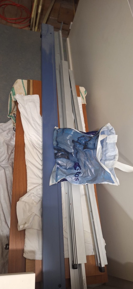 Image 1 of Molteni pensile/cassettiera in ciliegio, schienale blu, del 1998