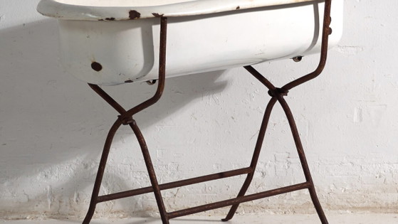 Antique bathtub in enamelled iron – Central Europe, circa 1950 #4 – Decorative Objects, Industrieel (photo 3 of 40)