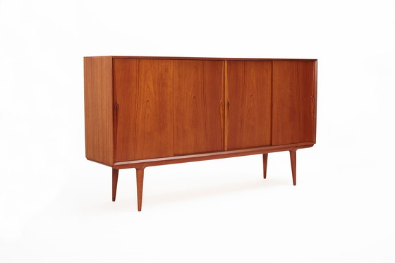 Image 1 of Modèle 19 Highboard Conçu par Gunni Omann pour Omann Jun Møbelfabrik, Danemark Années 1960
