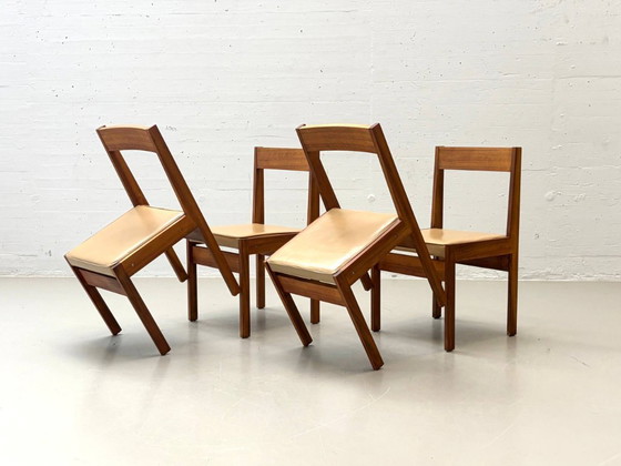 Image 1 of Set aus 8 Skandinavische Esszimmerstühle aus Nussbaum und Leder, 1960er/70er Jahre