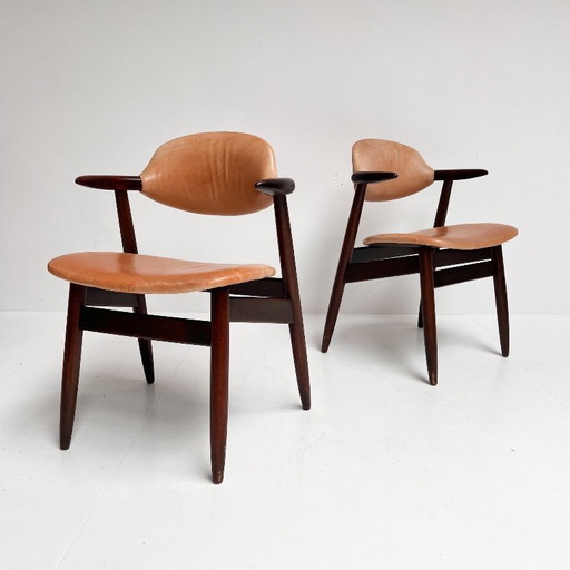 Silla de cuero color coñac con forma de cuerno de vaca, década de 1970.