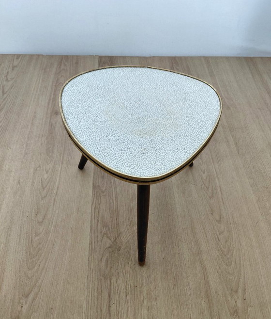 Image 1 of Table d'appoint des années 50