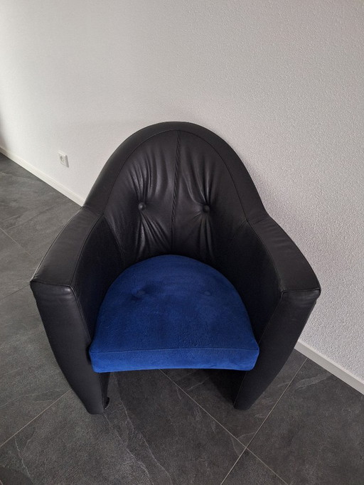 Leolux Carabita black leather with blue Cantara seat