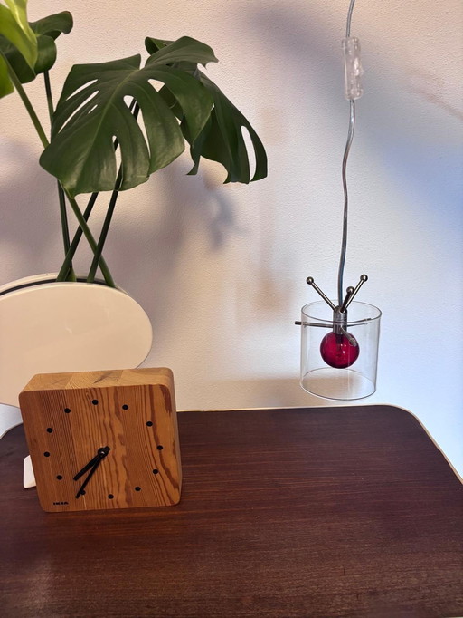 Designer-Pendelleuchte mit rotem Stimmungslicht