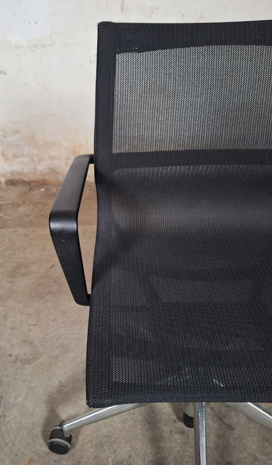 Image 1 of Silla de oficina ajustable Vitra Physix de malla negra de Alberto Meda