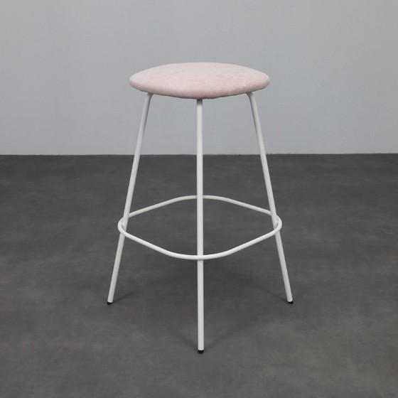 Image 1 of Mélange de 4 tabourets de bar par Puik Design