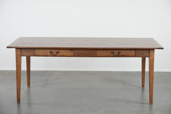 Image 1 of Charmanter alter französischer Esstisch aus Kirschholz mit zwei Schubladen