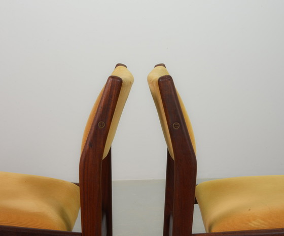 Image 1 of 2 Dutch Vintage Design Teakhouten Eetkamerstoelen met Honinggele Corduroy Stoffering, Nederland, 1960