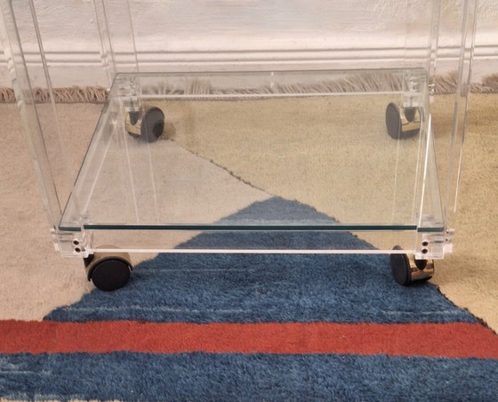 Image 1 of Vintage Italiaanse serveerwagen van plexiglas en glas, 1980