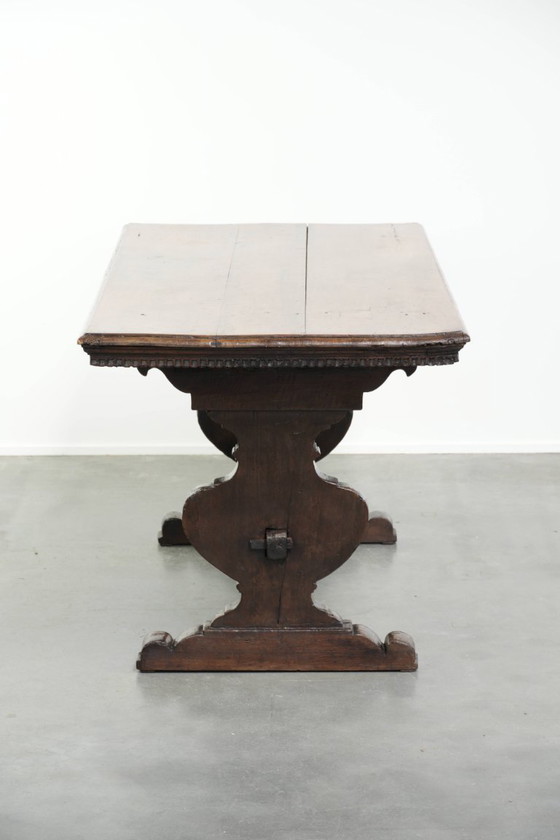 Image 1 of Authentic 16th-century Italian dining table made of walnut.