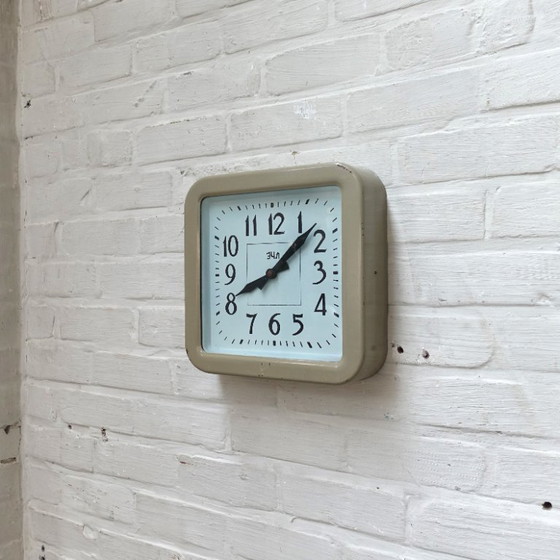 Image 1 of Industriële Sovjet klok