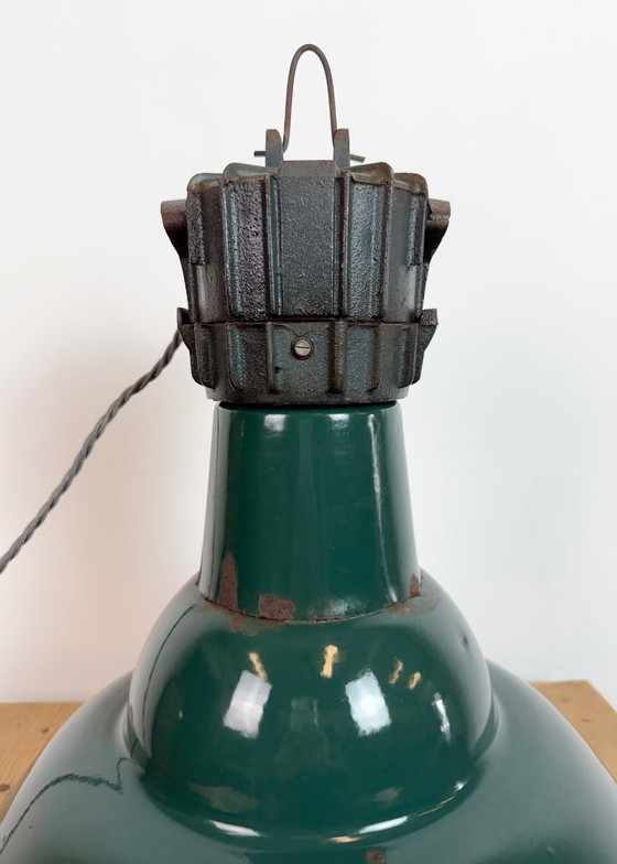 Image 1 of Lámpara colgante industrial francesa de esmalte de petróleo de Sammode, década de 1950.