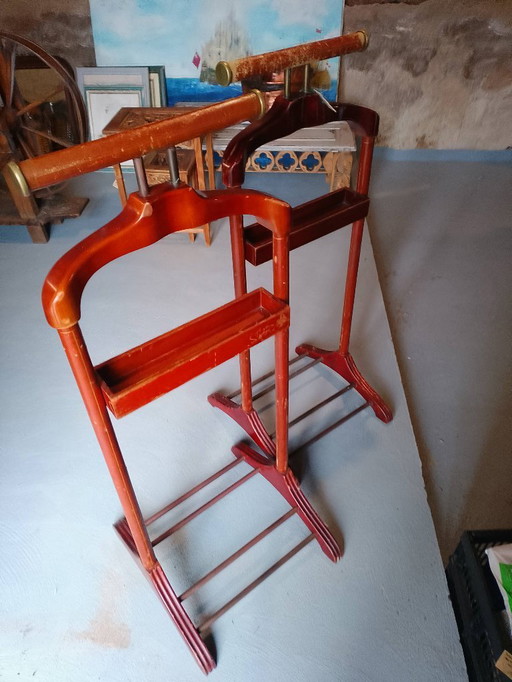 Paire de valets de table vintage en bois et cuir