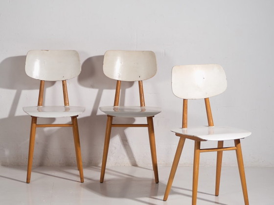 Vintage white chairs (c.1960). Set of three pieces #1 – Side chairs (photo 2 of 10)