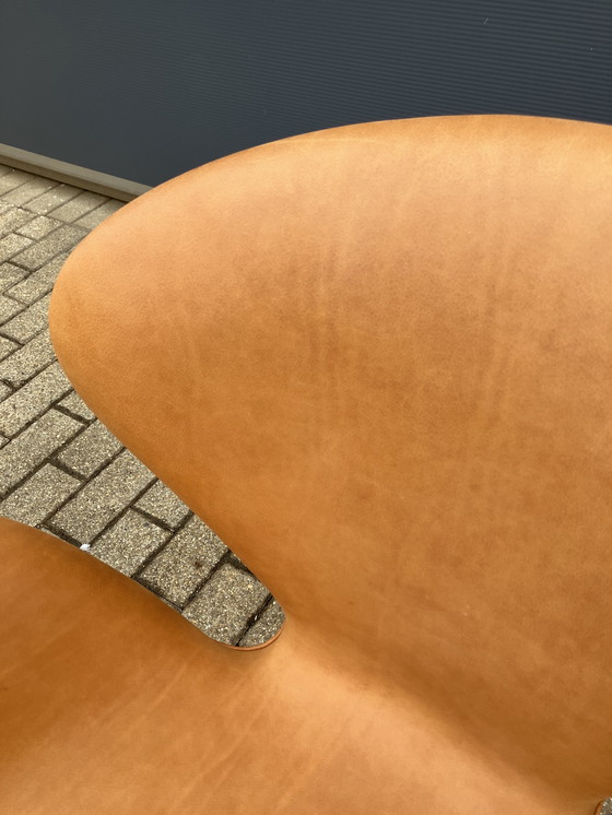 Image 1 of Original Vintage Fritz Hansen Swan Chair From 01-1975 in Beautiful Vintage Camel-Cognac Leather. In New Condition!!!