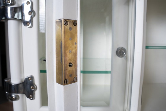 Mobile per strumenti dentali tedesco di Arnold Biber, Pforzheim, circa 1920, Vetrine, Legno, Bianco (foto 19 di 19)